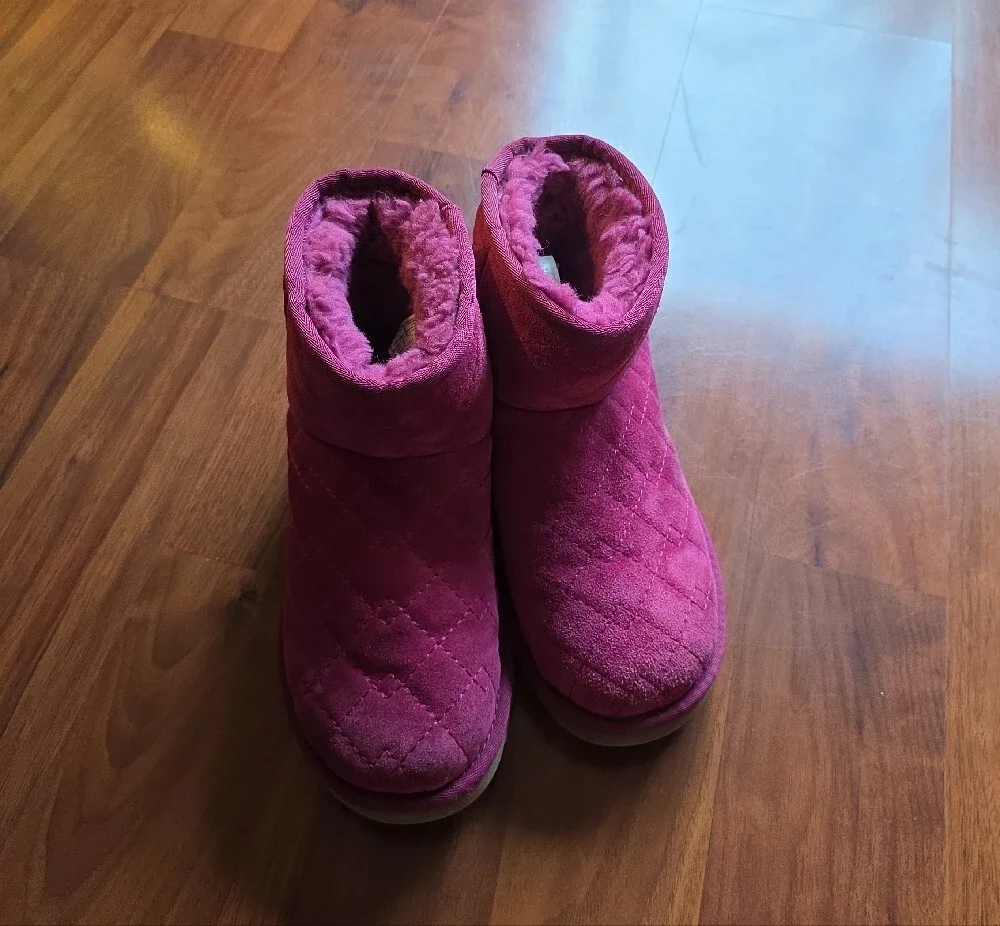 UGG Kids Quilted Fleece-Lined Slippers in Berry